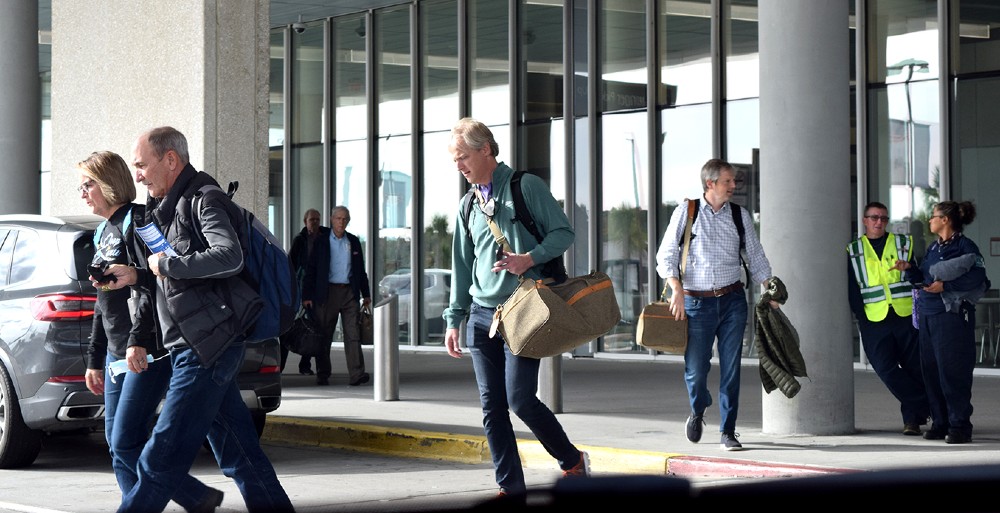 Travelers arrive at Charleston International Airport. Charleston Aviation Authority expects the 2022 fiscal year to be the airport's best. (Photo/File)