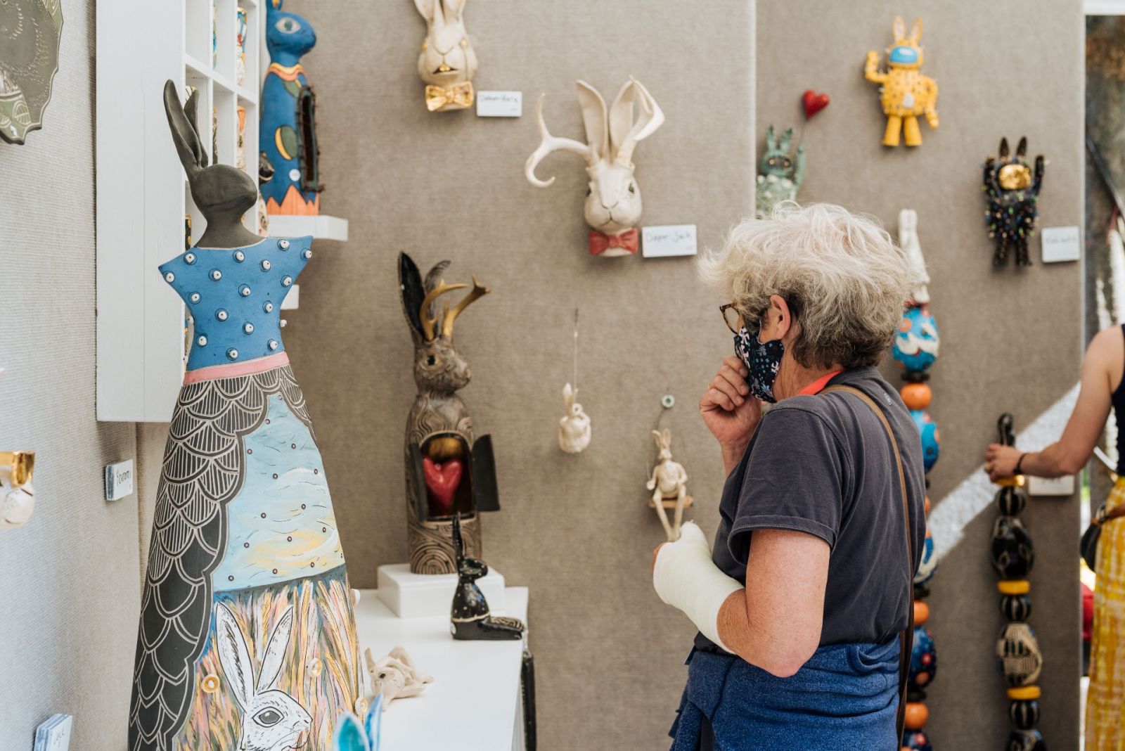  Reiko Uchytil displays her ceramic sculpture collection at her booth. (Photo/Provided)